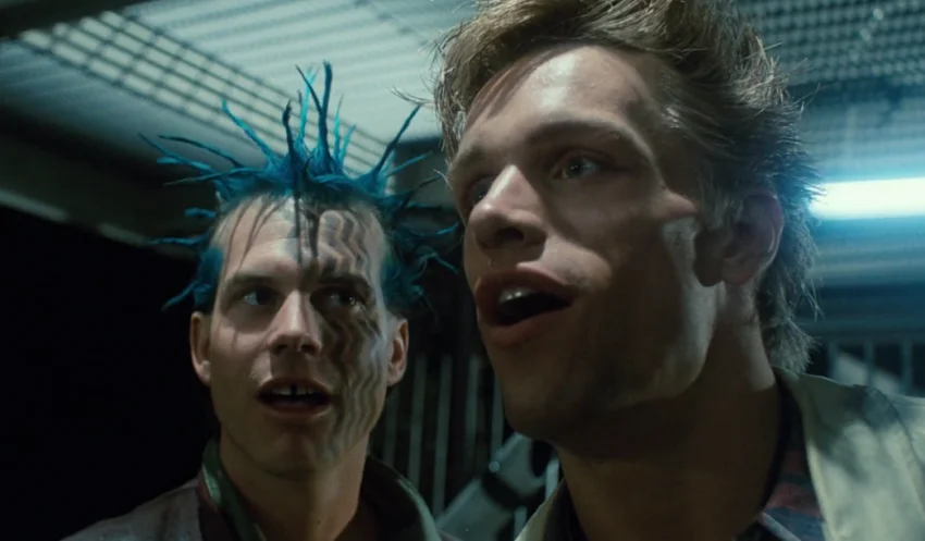 Bill Paxton joven en Terminator 1984 como el punk que se enfrenta al T-800